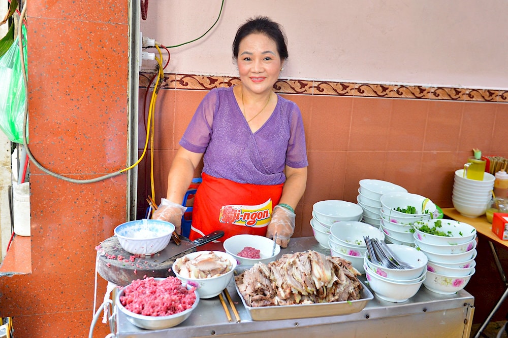 Nestled near the cathedral, this spot is known for its intense broth and early-morning crowds of loyal pho lovers